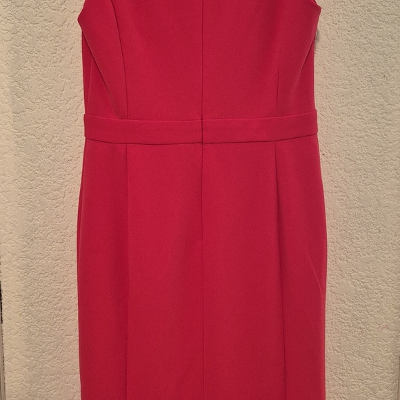 Elegant Red Sleeveless Dress - Picture 2 of 7